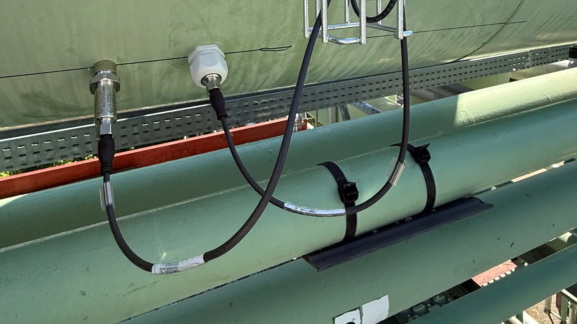 Retrofit-LoRaWAN-Sensoren an Dampfleitungen